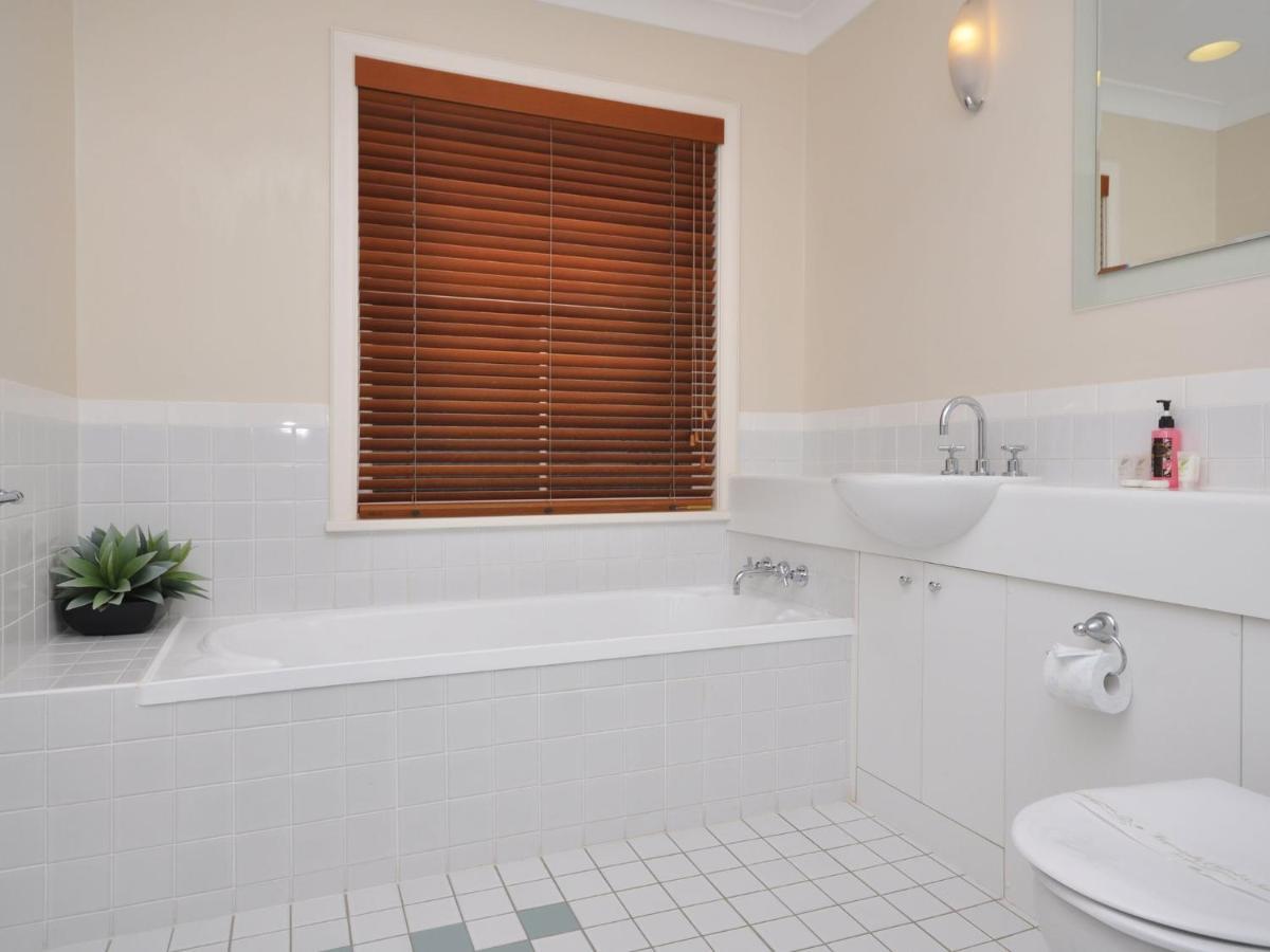 Villa 3Br Vista Villa Located Within Cypress Lakes Resort Pokolbin Exterior foto